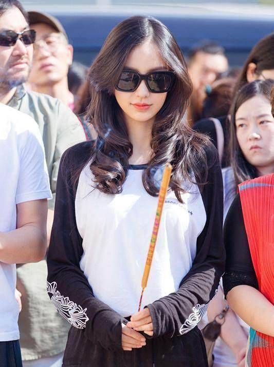 杨颖新戏又玩失踪,黄轩与空气拍戏,网友这是又要用抠图吗_baby_不知道