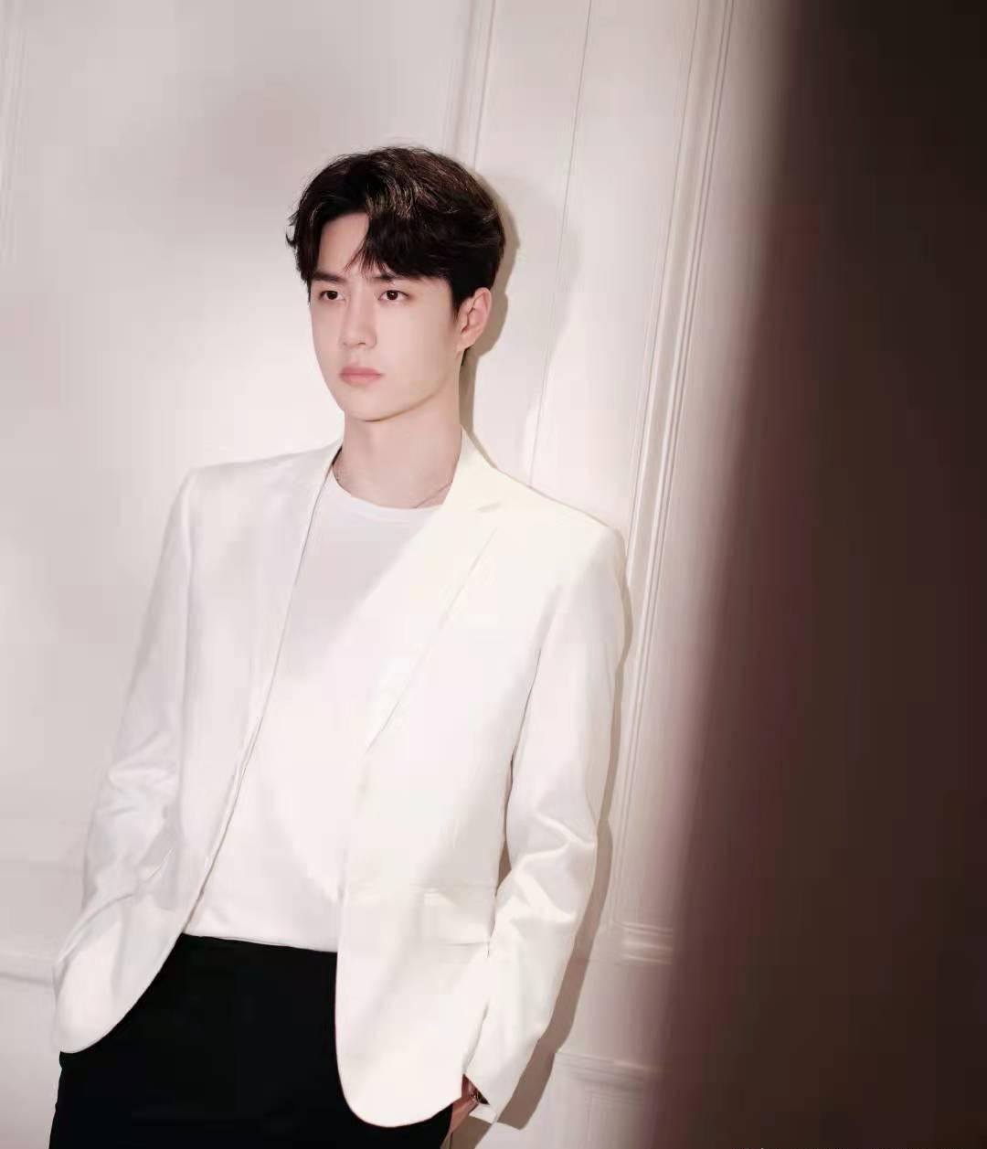 同样是面瘫人设:为什么肖战就很讨喜,王一博就出戏?_演技_表情_角色