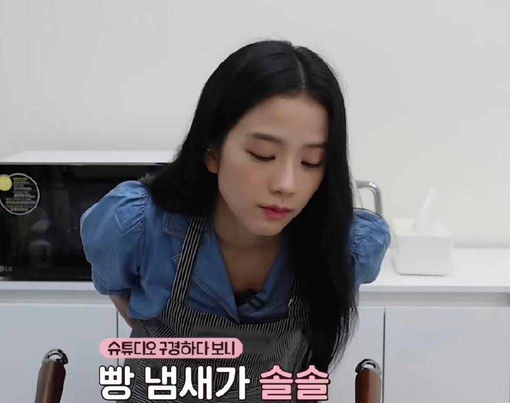 金智秀jisoo参观了烘焙一日班,看到准备好的食材和工具,她说道:"我