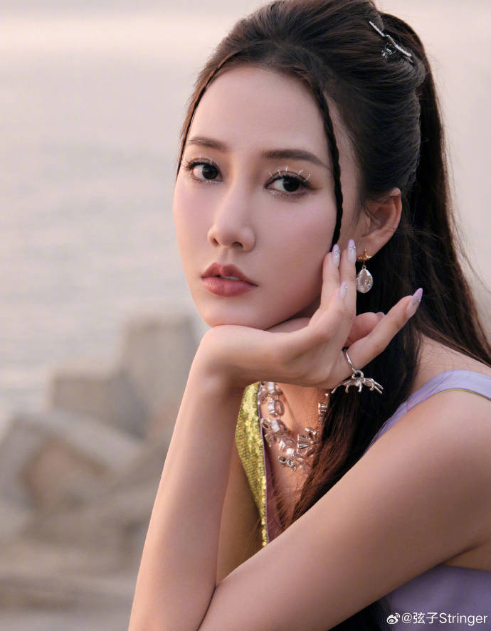 37岁弦子分享海边美照,舞姿柔美甜如初恋,纤细美腿超撩人_显得_风景