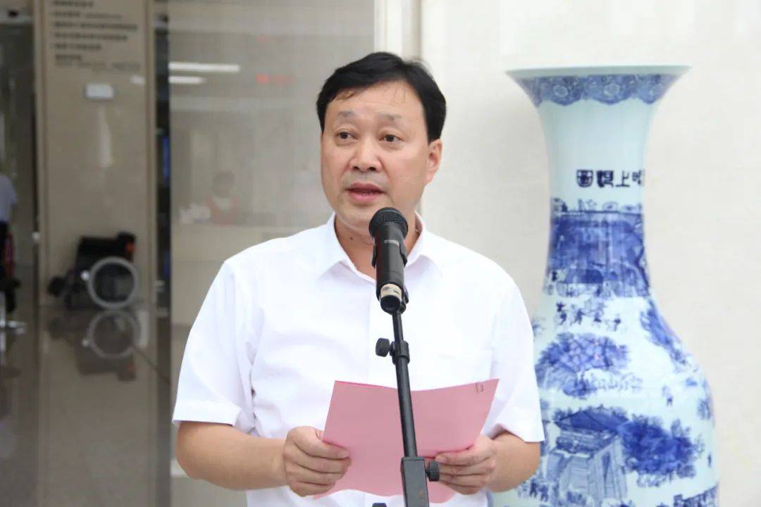 信阳市政府副市长郑云,信阳师范大学校长李俊,信阳师范大学副校长