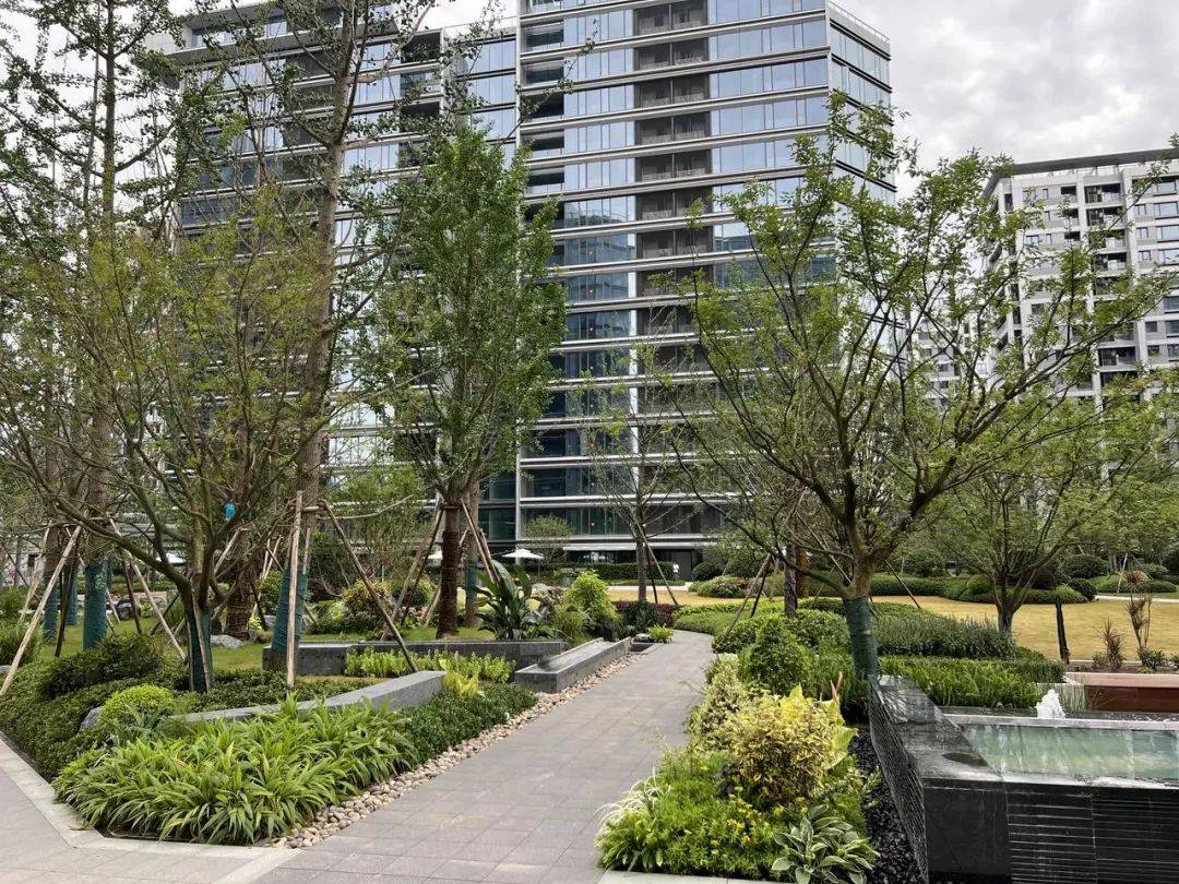 滨融府项目进度(约):外立面:1#楼公租房外立面铝板