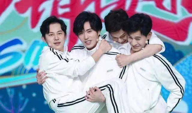 拍戏就是他的996_徐滨_刘维_高伟光