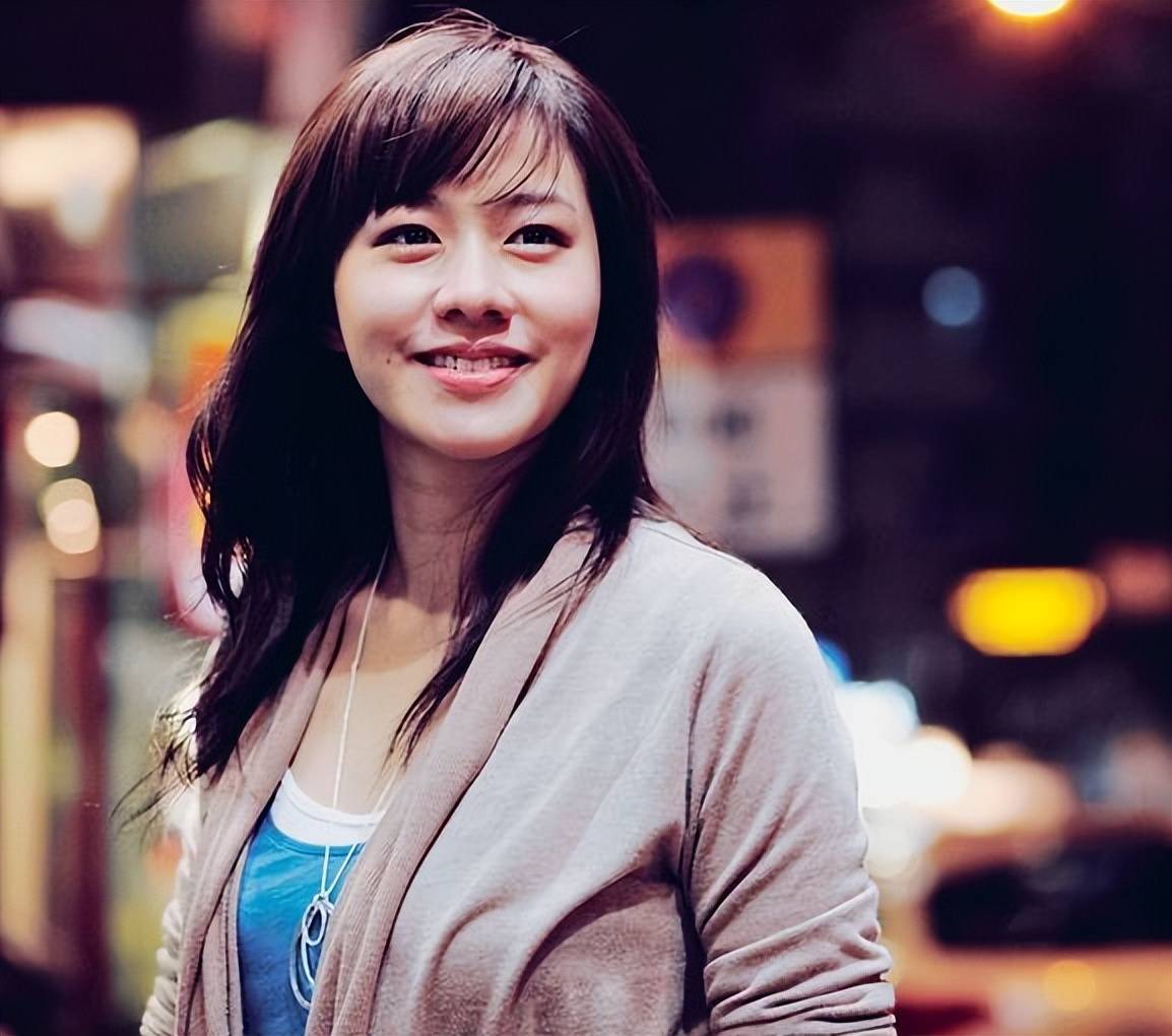 林嘉欣官宣离婚,两度陷入"小三门",香港一代女神如今怎样了…_许鞍华