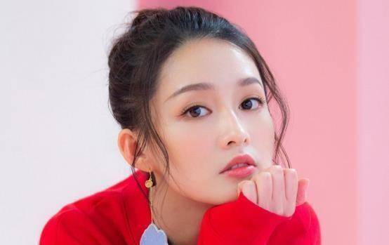 对于那些讨厌李沁的人来说,他们认为李沁和林申路透是在荣信达时期