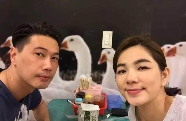同时收获了生命中最重要的人——老公赖斯翔和儿子劲宝ella蓄起了长发