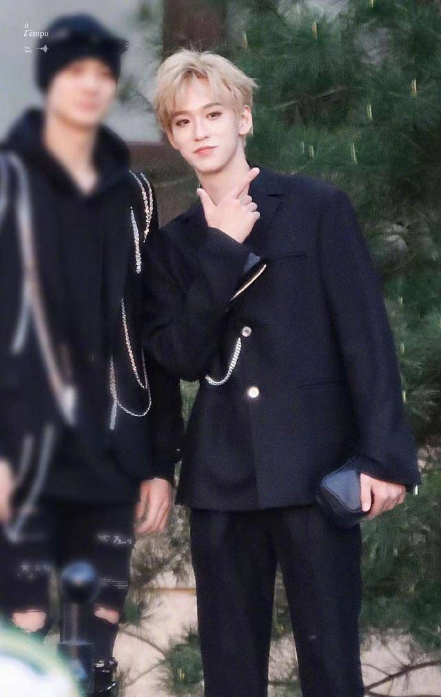 节目_金色_头发