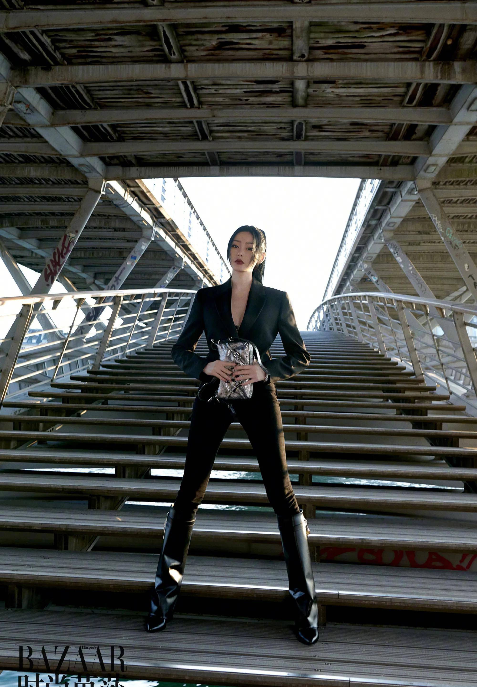 张天爱巴黎时尚礼服看起来好酷,事业好迷人好漂亮_爱的_目光_暗黑