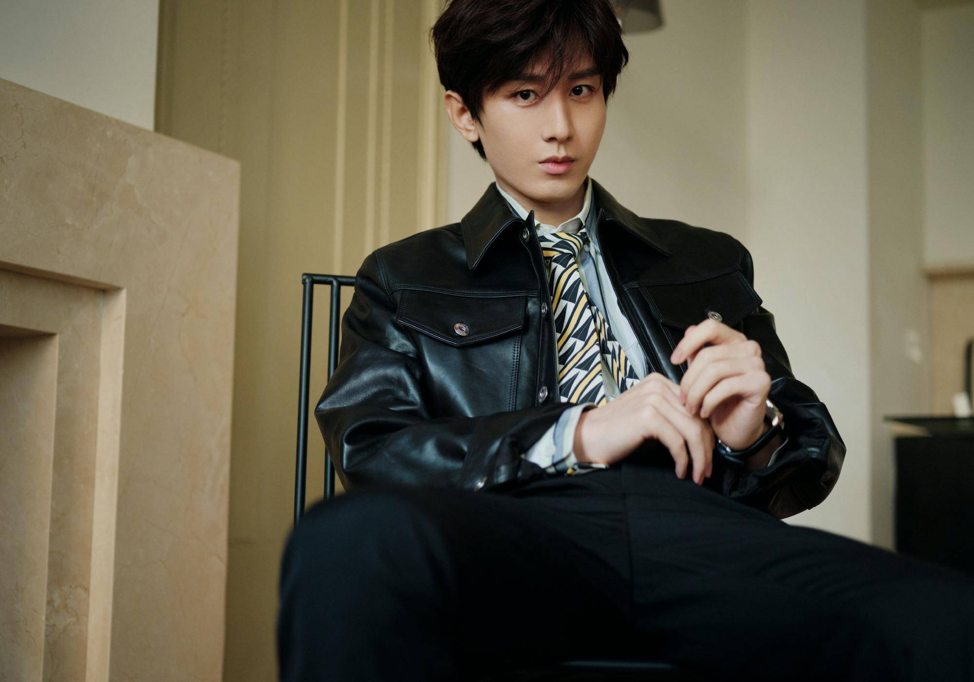 成毅《深潜》未播先火,剧情精彩,阵容雄厚,谍战剧又有盼头了!