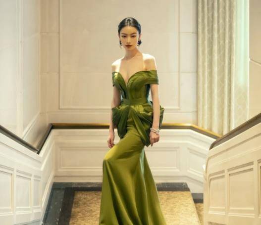 倪妮红毯下班状态反差大!