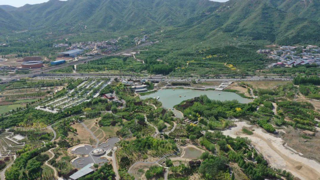 长青土门关驿道小镇"十里花廊",这里草花点缀,郁郁葱葱,与海山公园,石