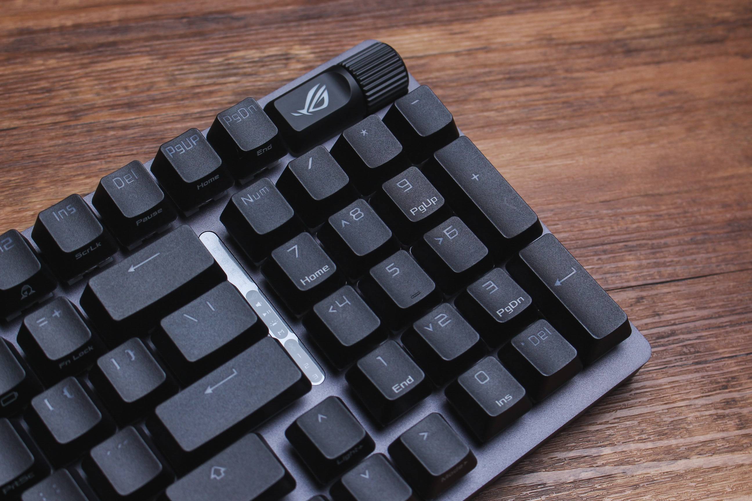 rog游侠2机械键盘真的很强_设计_按键_logo