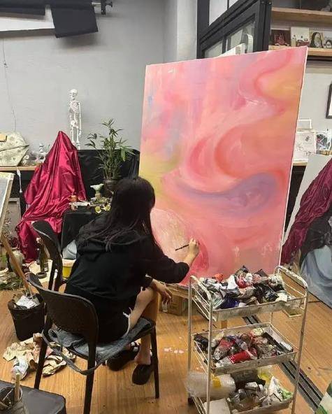 星二代13岁王诗龄晒油画,水蜜桃栩栩如生,网友:估价上百万_画作_绘画