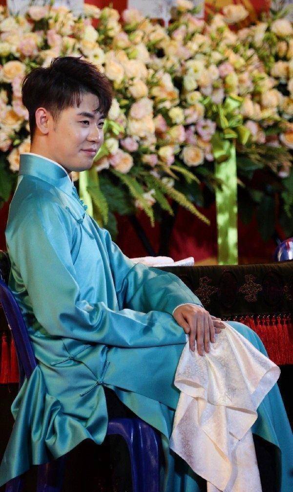 一方面,512事件以来,张云雷的相声更像相声了.