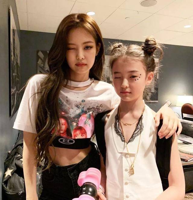 很多人还说ellagross跟jennie长得很像,不得不说,这对超高颜值"姐妹花