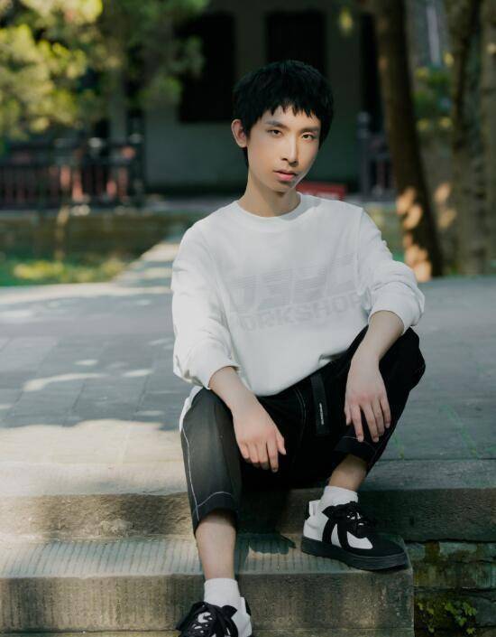 张大仙前几年旧照流出,这五官挺帅气,梦泪旧照也很亮眼!