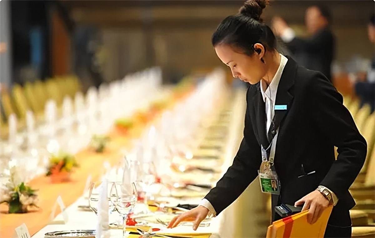 案例:"国宴级"服务员姚碧:参加3次过国宴,一般宴会请不动她_工作_贵宾