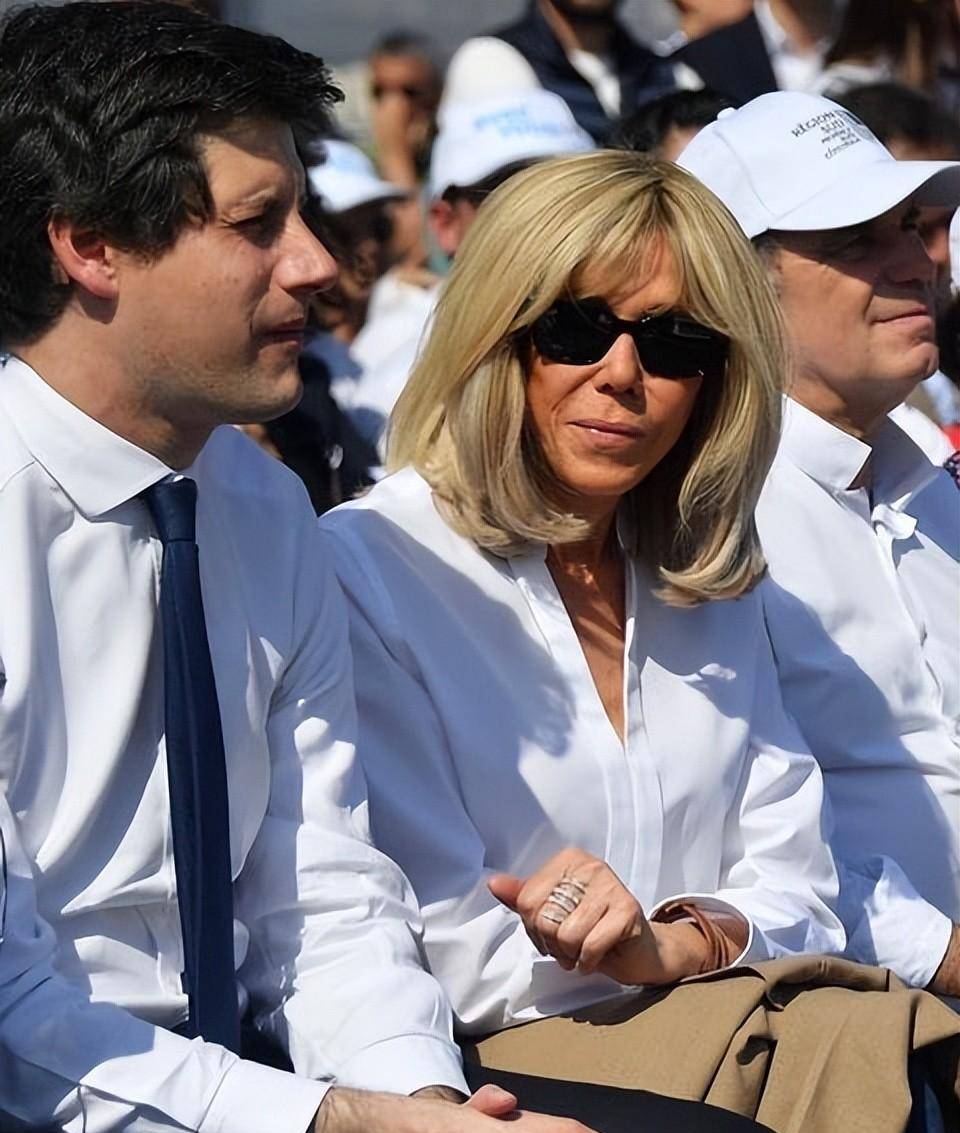 2007年,布丽吉特抛夫改嫁马克龙,没想过未来能当10年第一夫人_婚礼