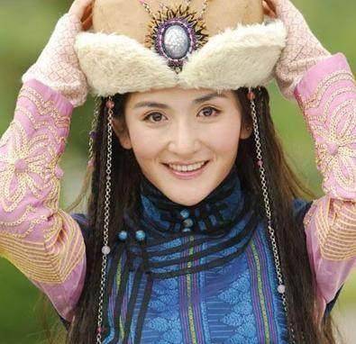 只能说陈佳怡适合她,但小龙女,不适合总之,虽然演员需