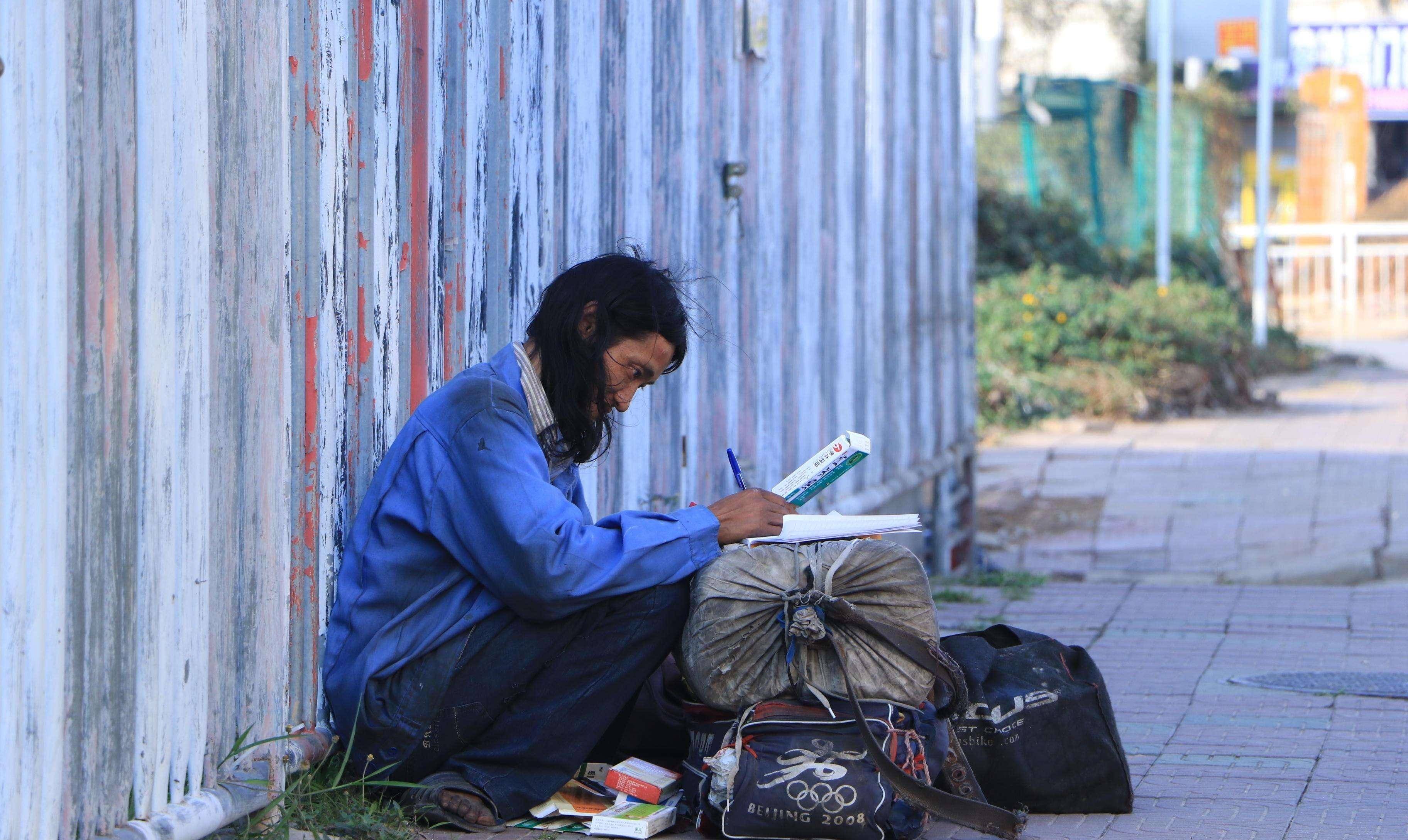 "山寨手机王子"陈金陵:曾坐拥上亿资产,如今成为街头流浪汉_深圳_生活