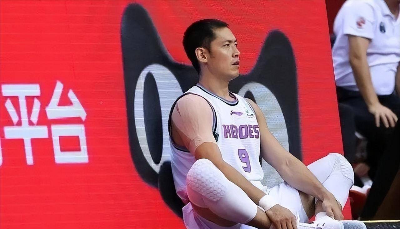 张庆鹏现状:结婚十一年仍无儿女,执教天津首秀战绩7胜17负_比赛_篮球