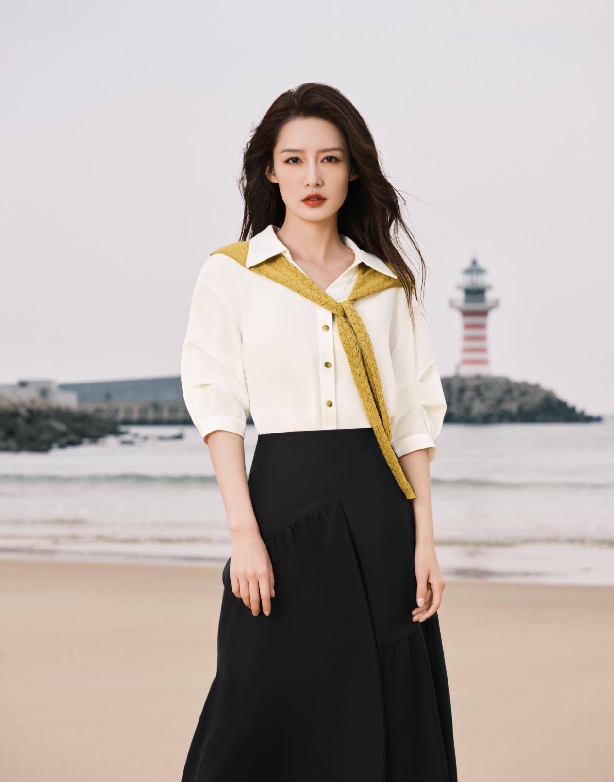 李沁私服看起来真舒服,甜美不失气质感,很适合30岁女性借鉴_白色_粉色