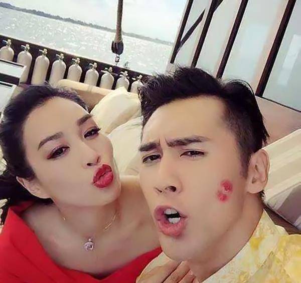 钟丽缇又晒"人鱼照,52岁的年龄20岁的身材,难怪张伦硕宠她_明星_照片