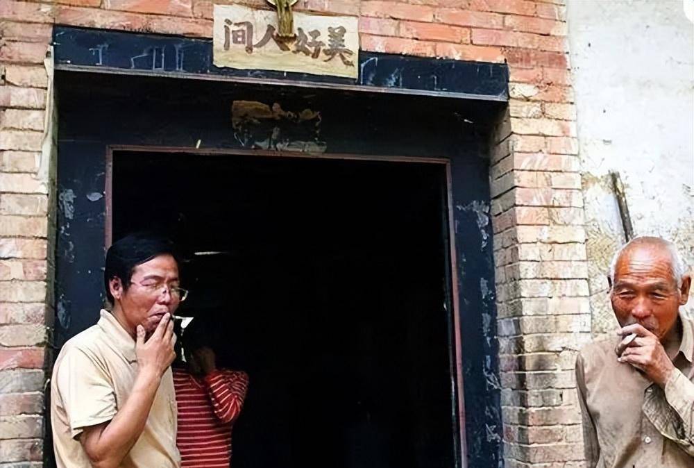 30年前北大毕业,却被逼当街卖猪肉,这位"北大屠夫"后来怎样了_陆步轩