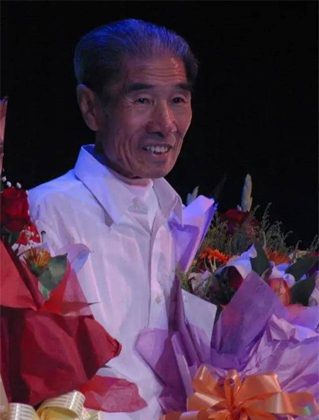 2009年相声名家李文华追悼会:姜昆布置灵堂,郭德纲于谦长跪不起_表演