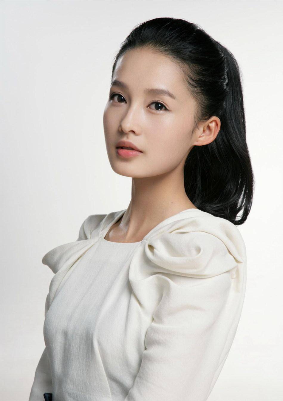 李沁:从昆曲到演戏,曾被骗走全部酬劳,如今31岁仍单身_李小婉_李少红