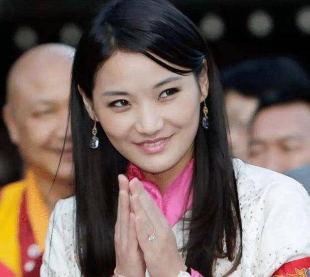 不丹国王前女友耍心机,不小心晒出亲密照,佩玛王后如何优雅反击
