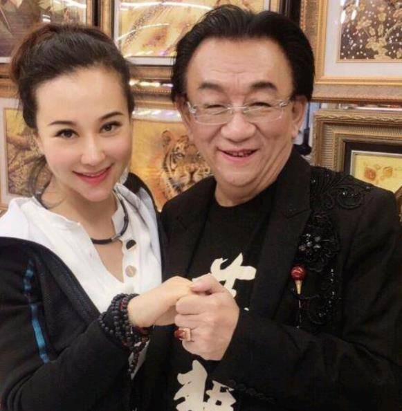 根据法律规定,侯耀文还有两个女儿在世,而侯耀华作为第二继承人,无权