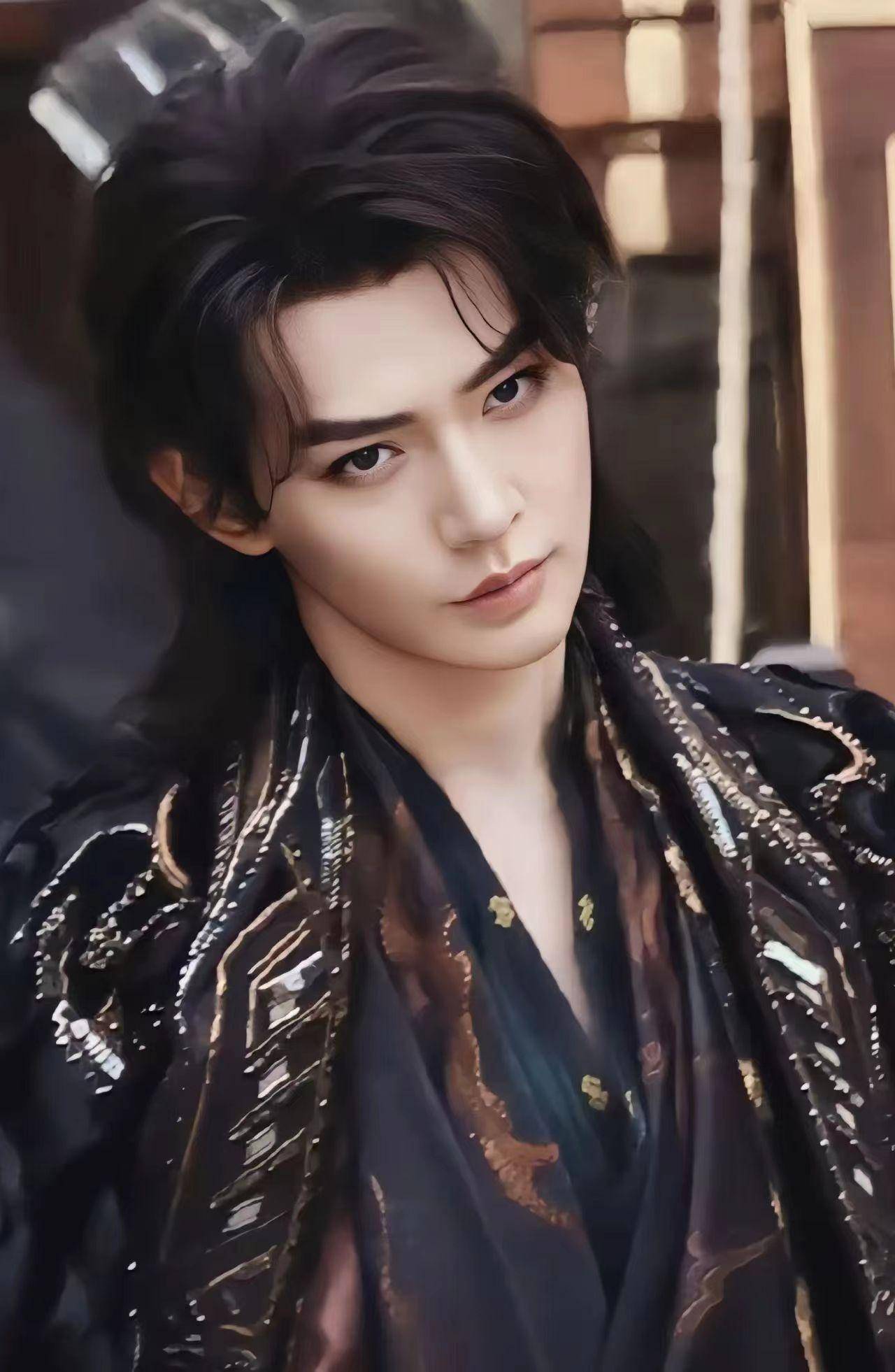 邓为出演过王鹤棣主演的遇龙,杨超越主演的重紫,但一直没有出圈,直到