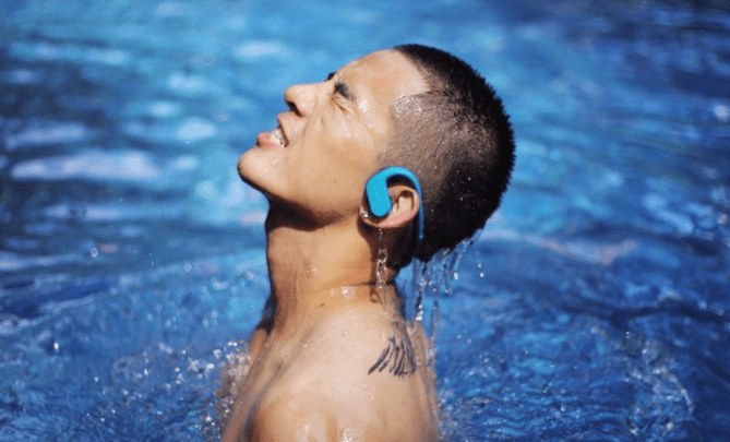 游泳耳机应该怎么选?到底哪些耳机才适合游泳佩戴呢
