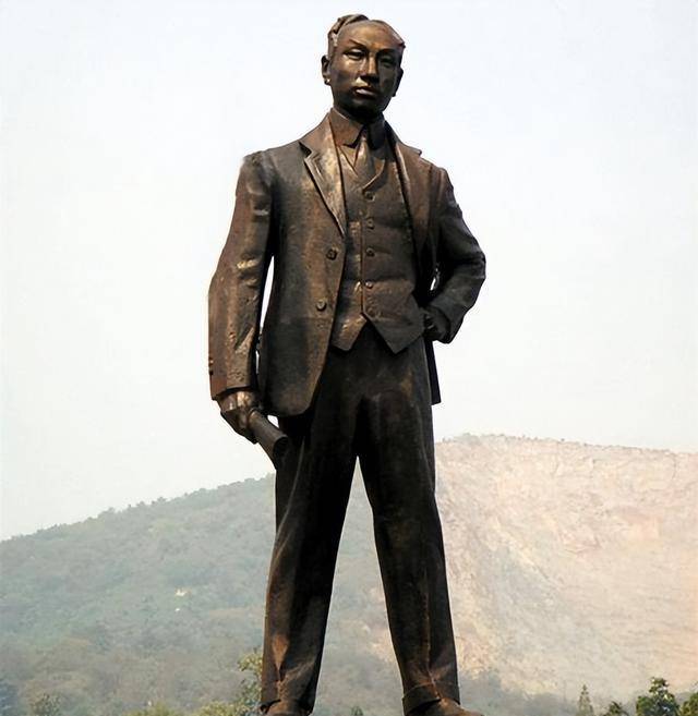 陈松年:晚年陈独秀最大依靠,冒险带父亲棺木回乡,三次为父立碑_哥哥