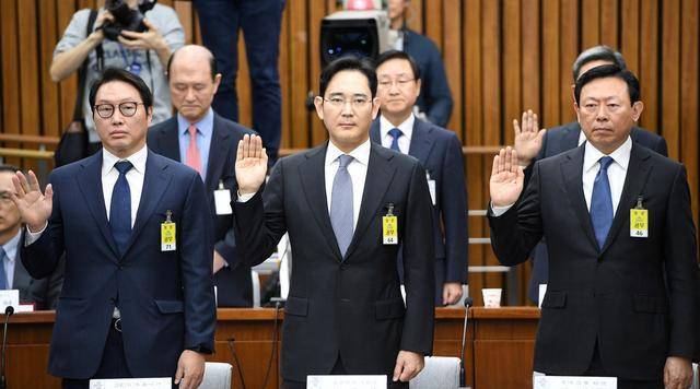 金承勋为了更好的利用张紫妍为财阀公子提供服务,直接豪置了大房子