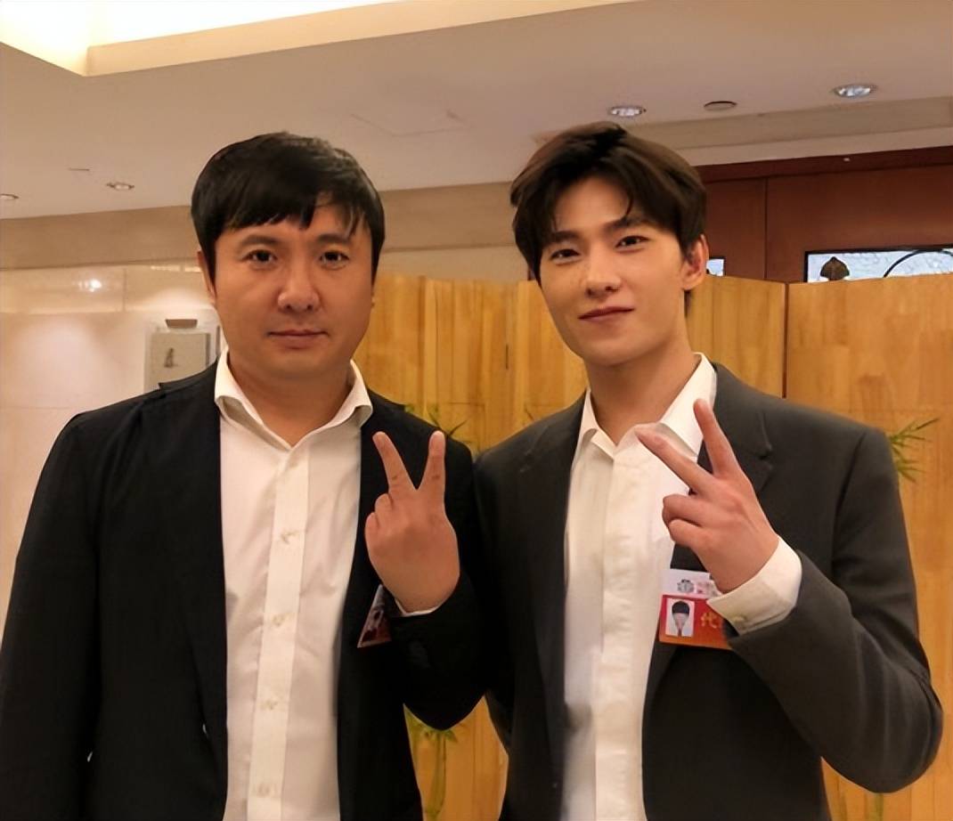 从"军艺校草"到"九漏鱼",杨洋中专学历曝光,难怪脑袋空空_毕业_教育