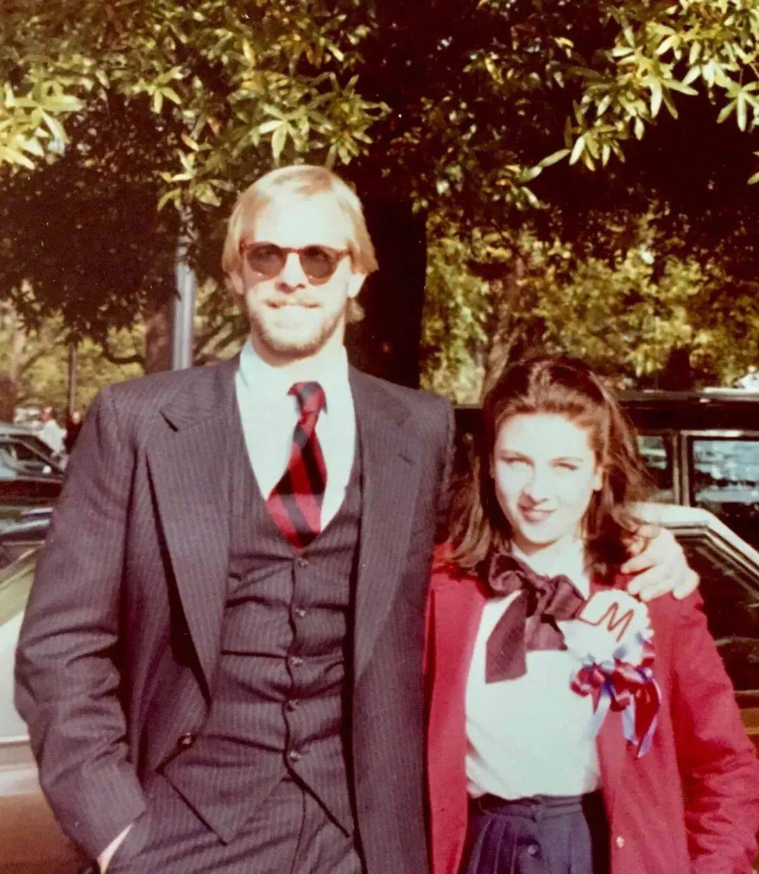 独居孤岛30年,最美社恐女神惊艳全网:我身家过亿,不需要男人_唐娜