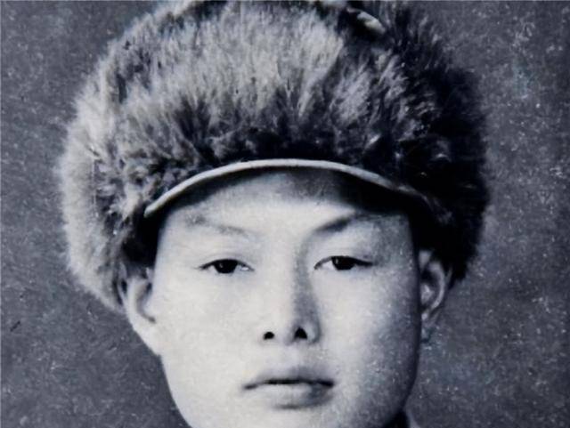 小战士送炮弹,见师长十分眼熟,原来是自己"牺牲"19年的父亲_颜伏_颜邦