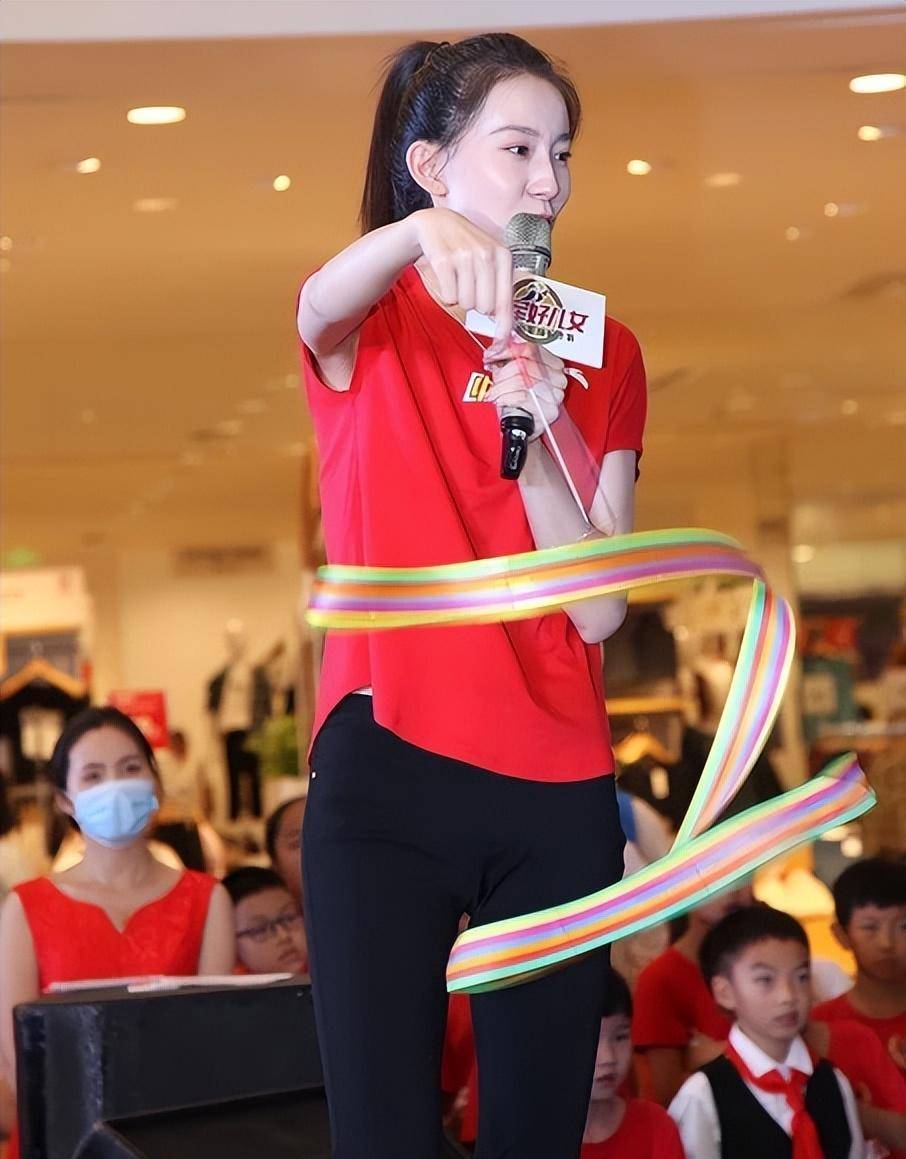 体操女神张豆豆:凭挺身材照走红,拒绝进娱乐圈,今与孙杨结成夫妻_网友