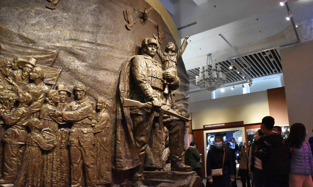 黄继光4张遗照留世,体重仅剩50斤,战友用唾液擦拭他脸上的血迹_李继德