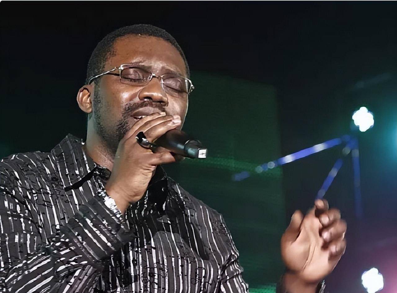 黑人歌手好弟近况:走红后迎娶中国姑娘,今36岁仍未取得中国绿卡_郝歌