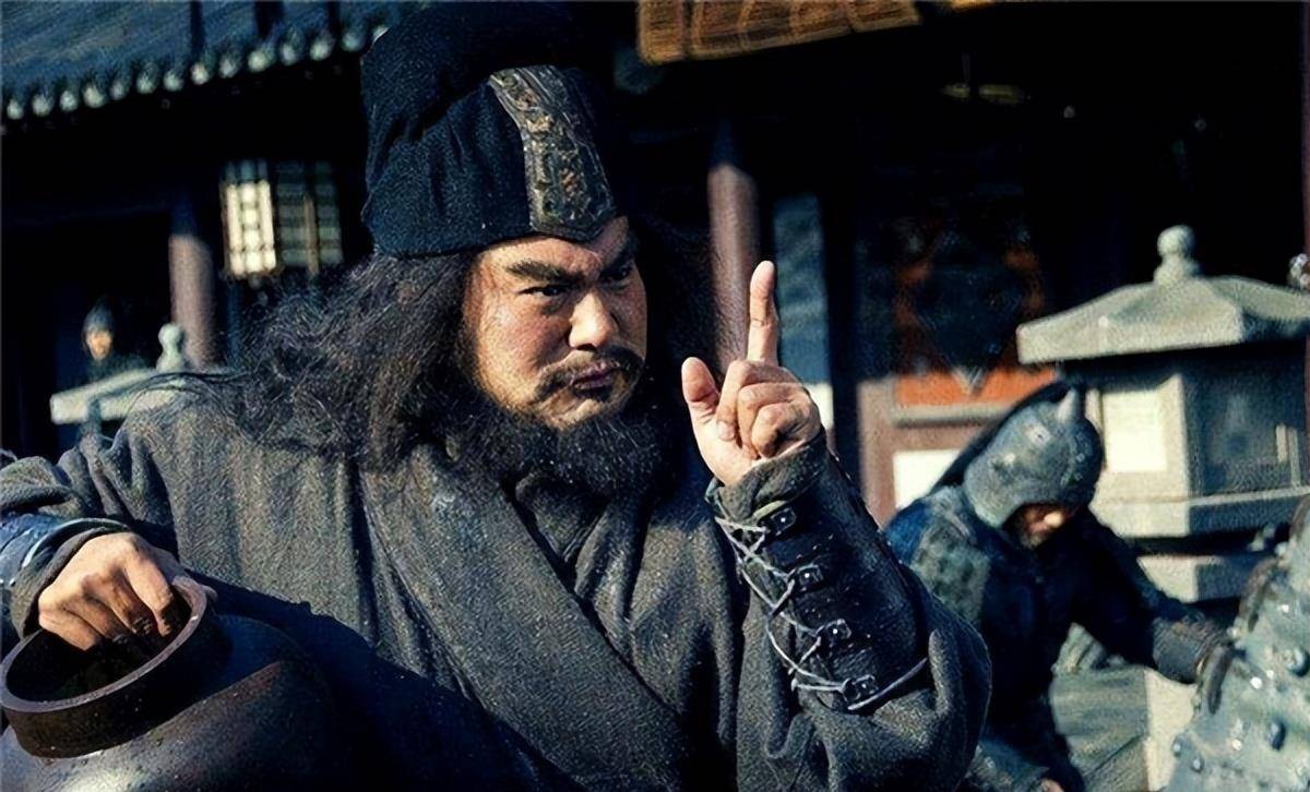 首先,范疆,张达在演义中是被各自鞭打五十次,按照古代刑法手段来看,五