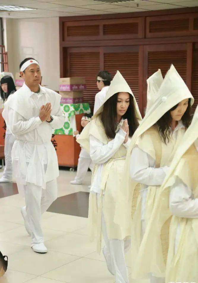 在丧礼上,儿子是孝子,女儿也是孝子,从来没有"孝女"的说法_女子_丧事