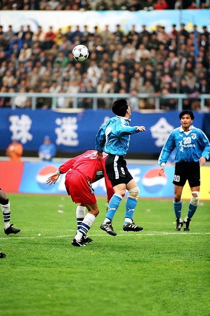 大连足球史上今天:1998年大连万达4-1客胜深圳,3连胜领先申花7分_进攻