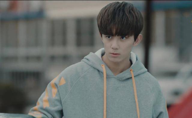 然而,另外还有一部悬疑剧的剧情也十分精彩,那就是由吴磊主演的《沙海