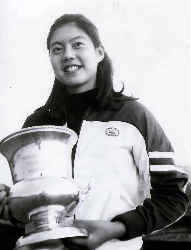 赴美比赛却临阵脱逃入美籍,如今高调回国捞金_胡娜_网球_时候