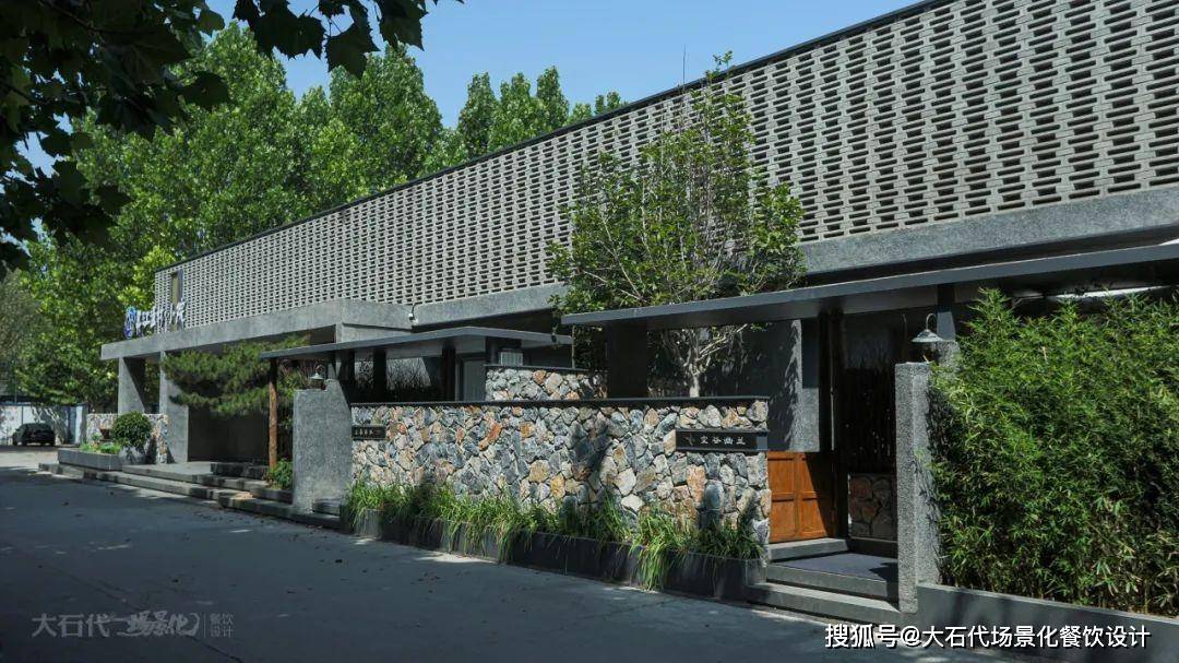 对于[丹江渔村·小院],设计找到了"关系构建