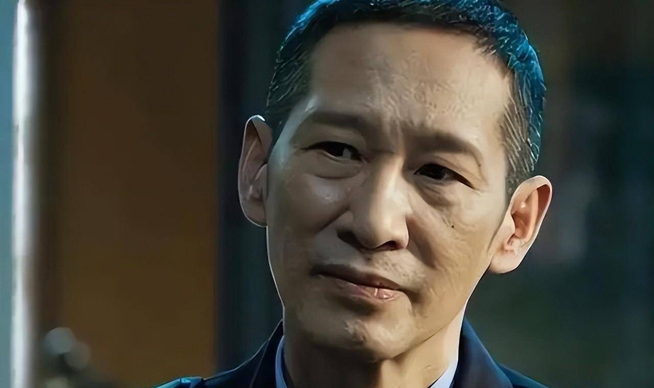 戏骨王劲松:34岁被傅彪改变命运,42岁首演男主,55岁婚姻成谜_角色