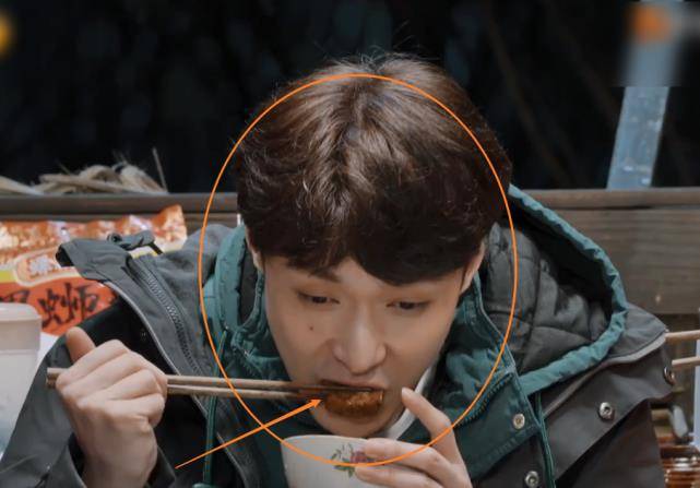 彭彭张艺兴子枫互让最后一块排骨,黄磊举动太抢镜,这私心没谁了_节目